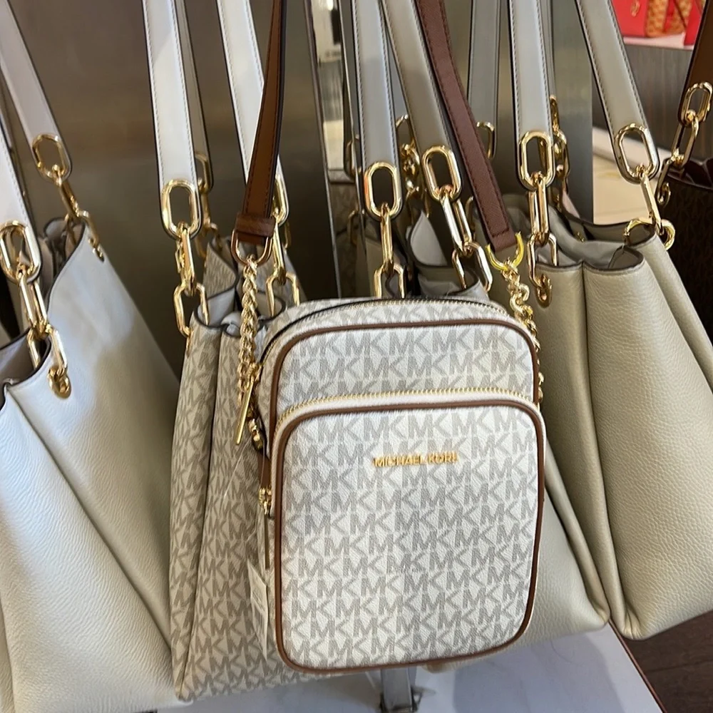 Michael Kors Women's Jet Set Travel Medium Logo Adult Crossbody Bag Vanilla - Picture 2 of 16